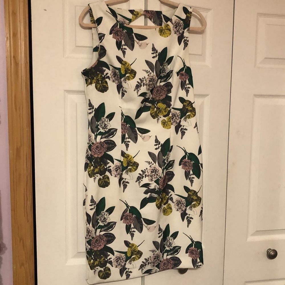 H&M White Floral Dress w Sequin Detailing